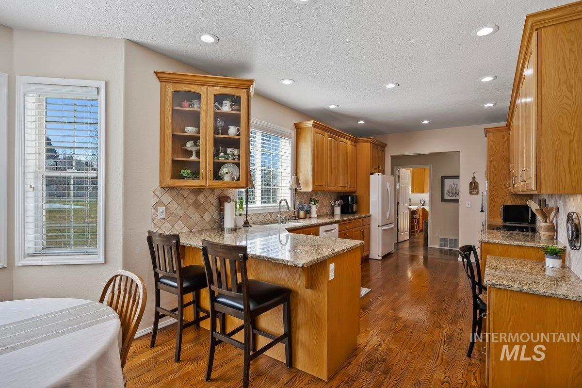 3018 Laurelwood Dr, Twin Falls, Idaho 83301, 4 Bedrooms, 3 Bathrooms, Residential For Sale, Price $919,000, 98977552