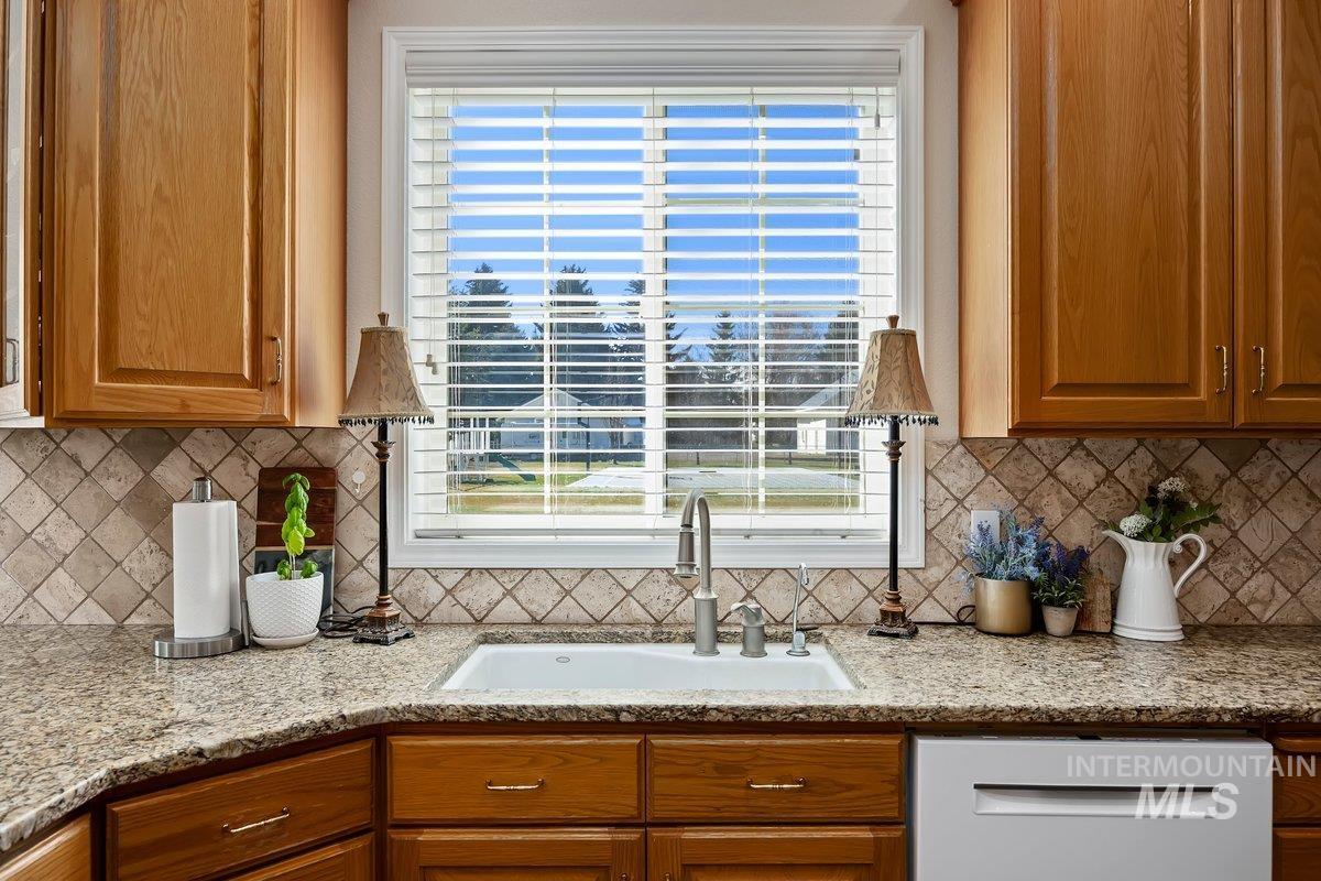 3018 Laurelwood Dr, Twin Falls, Idaho 83301, 4 Bedrooms, 3 Bathrooms, Residential For Sale, Price $919,000, 98977552