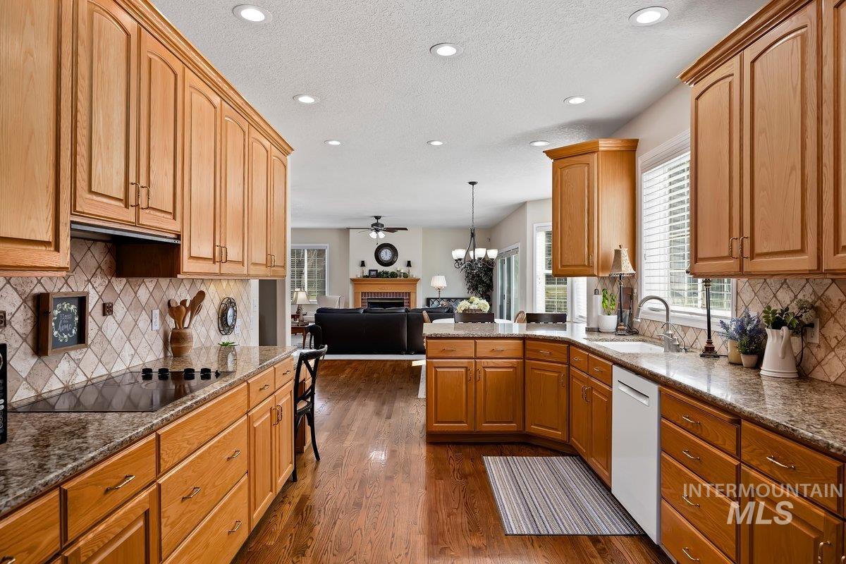 3018 Laurelwood Dr, Twin Falls, Idaho 83301, 4 Bedrooms, 3 Bathrooms, Residential For Sale, Price $919,000, 98977552