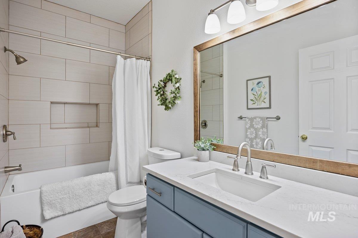 3018 Laurelwood Dr, Twin Falls, Idaho 83301, 4 Bedrooms, 3 Bathrooms, Residential For Sale, Price $919,000, 98977552