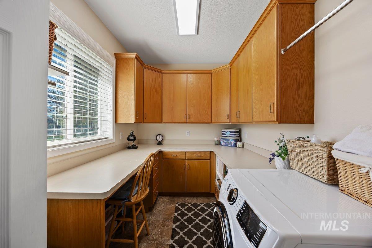 3018 Laurelwood Dr, Twin Falls, Idaho 83301, 4 Bedrooms, 3 Bathrooms, Residential For Sale, Price $919,000, 98977552