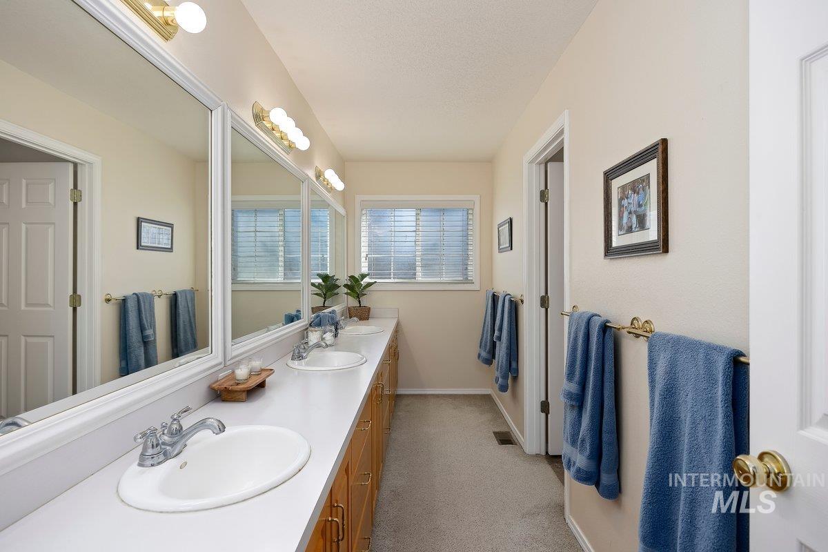 3018 Laurelwood Dr, Twin Falls, Idaho 83301, 4 Bedrooms, 3 Bathrooms, Residential For Sale, Price $919,000, 98977552