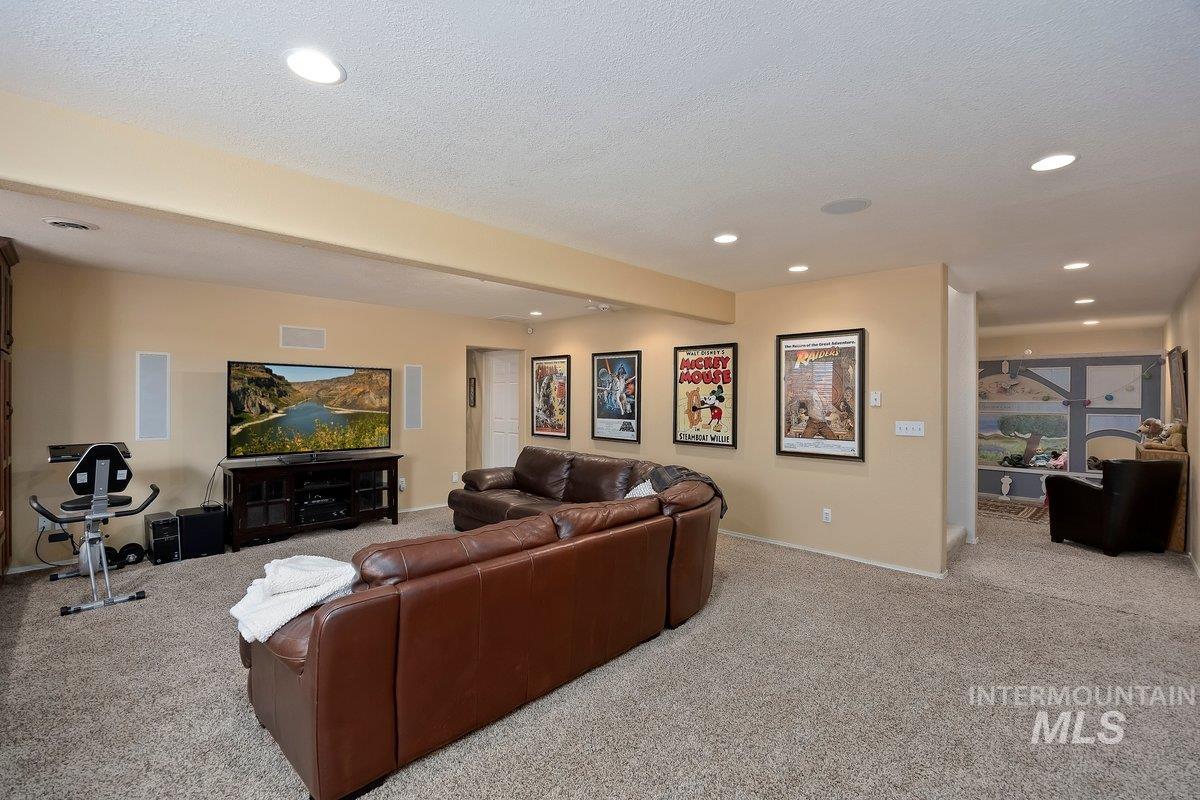 3018 Laurelwood Dr, Twin Falls, Idaho 83301, 4 Bedrooms, 3 Bathrooms, Residential For Sale, Price $919,000, 98977552