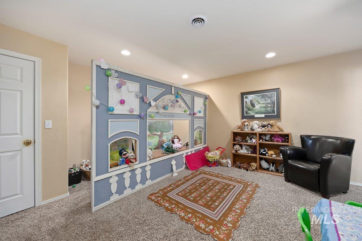 3018 Laurelwood Dr, Twin Falls, Idaho 83301, 4 Bedrooms, 3 Bathrooms, Residential For Sale, Price $919,000, 98977552