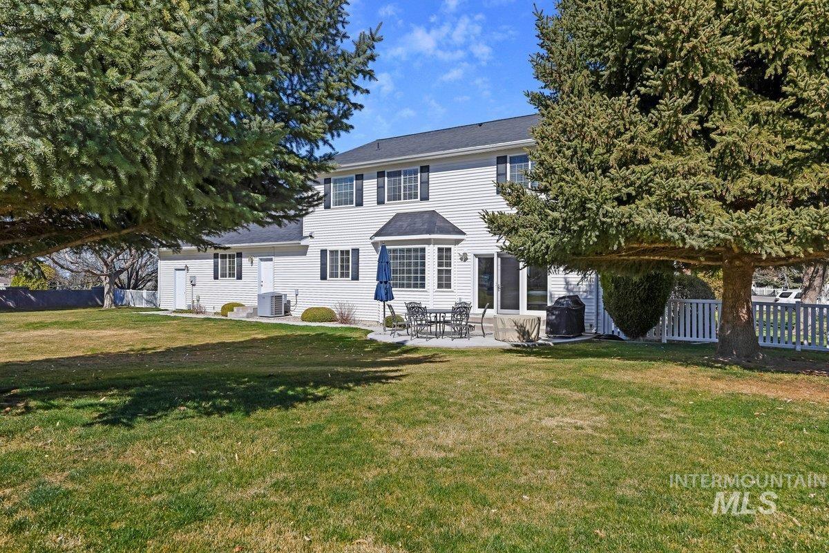 3018 Laurelwood Dr, Twin Falls, Idaho 83301, 4 Bedrooms, 3 Bathrooms, Residential For Sale, Price $919,000, 98977552