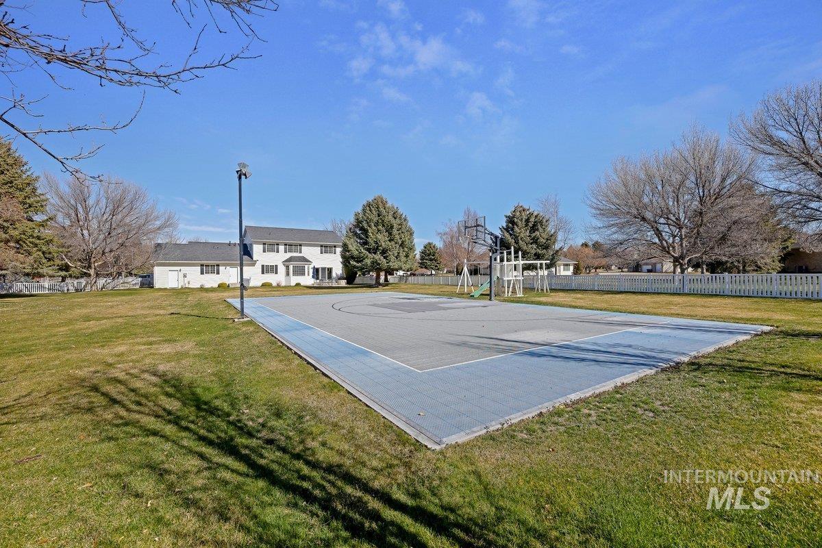 3018 Laurelwood Dr, Twin Falls, Idaho 83301, 4 Bedrooms, 3 Bathrooms, Residential For Sale, Price $919,000, 98977552