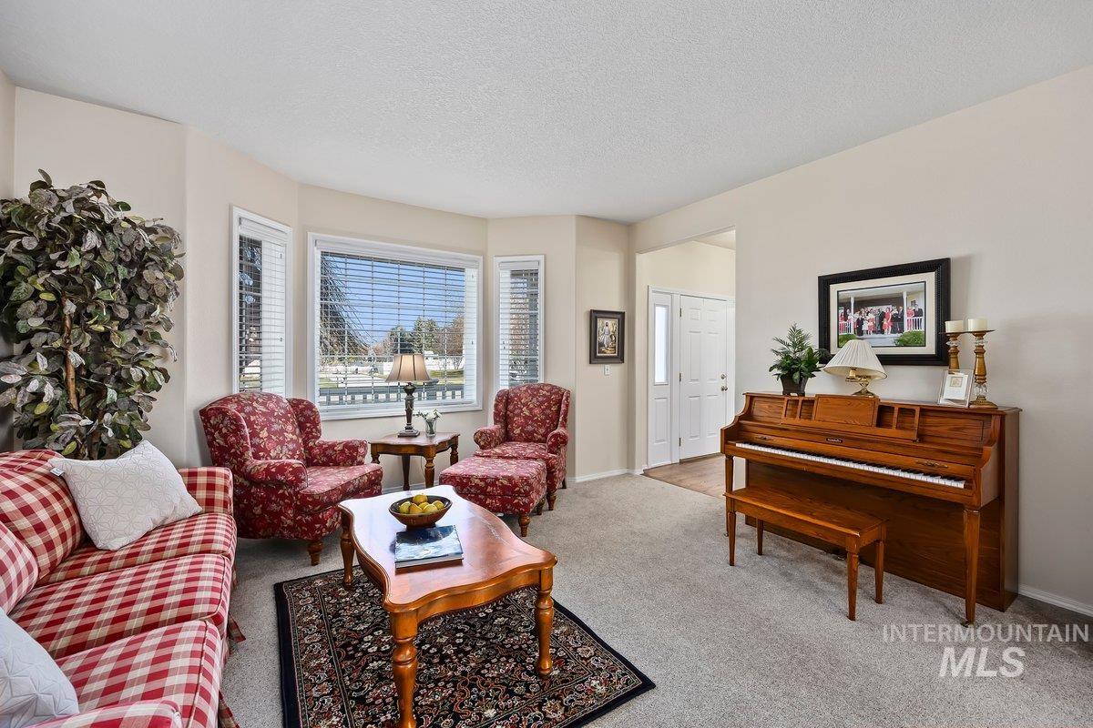 3018 Laurelwood Dr, Twin Falls, Idaho 83301, 4 Bedrooms, 3 Bathrooms, Residential For Sale, Price $919,000, 98977552