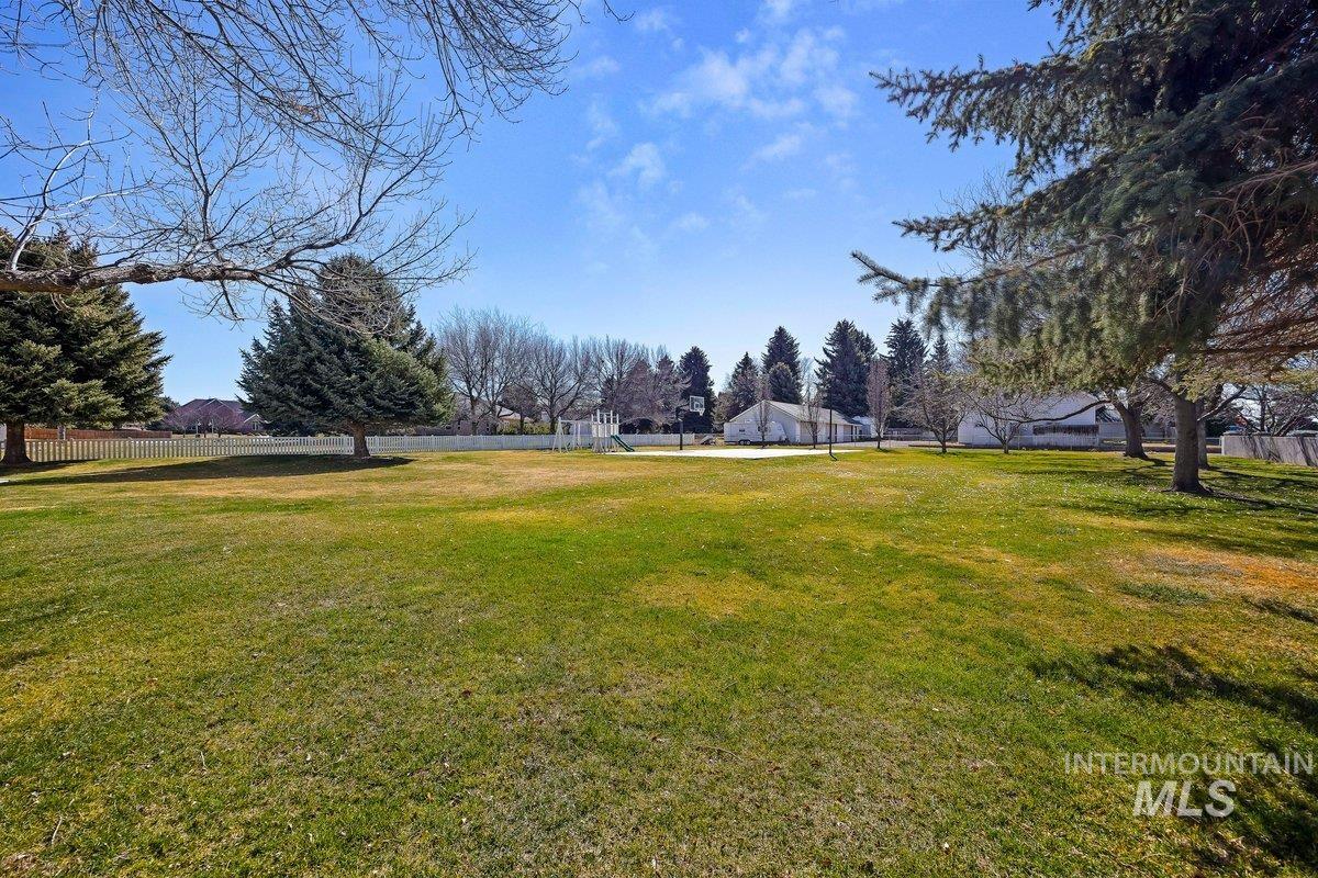 3018 Laurelwood Dr, Twin Falls, Idaho 83301, 4 Bedrooms, 3 Bathrooms, Residential For Sale, Price $919,000, 98977552