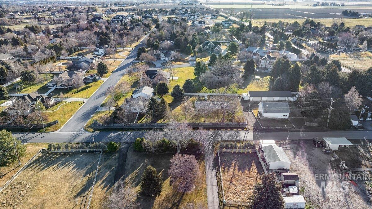 3018 Laurelwood Dr, Twin Falls, Idaho 83301, 4 Bedrooms, 3 Bathrooms, Residential For Sale, Price $919,000, 98977552