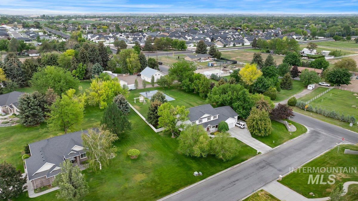 3018 Laurelwood Dr, Twin Falls, Idaho 83301, 4 Bedrooms, 3 Bathrooms, Residential For Sale, Price $879,000,MLS 98977552