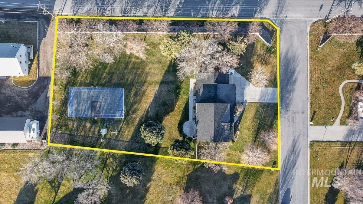 3018 Laurelwood Dr, Twin Falls, Idaho 83301, 4 Bedrooms, 3 Bathrooms, Residential For Sale, Price $919,000, 98977552