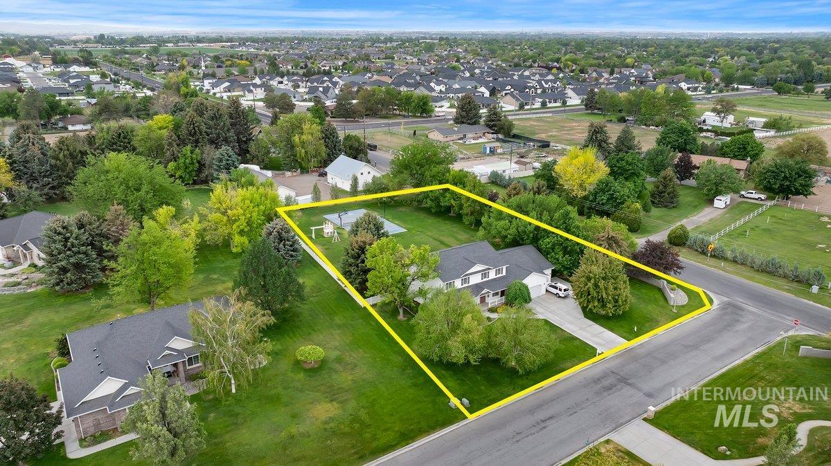 3018 Laurelwood Dr, Twin Falls, Idaho 83301, 4 Bedrooms, 3 Bathrooms, Residential For Sale, Price $879,000,MLS 98977552