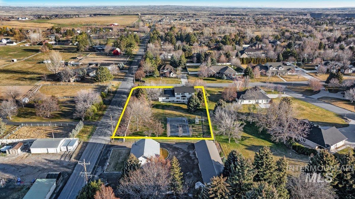 3018 Laurelwood Dr, Twin Falls, Idaho 83301, 4 Bedrooms, 3 Bathrooms, Residential For Sale, Price $919,000, 98977552