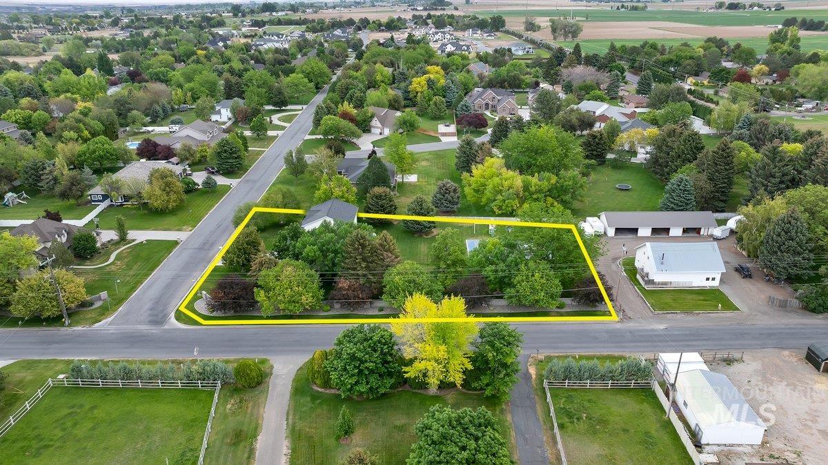 3018 Laurelwood Dr, Twin Falls, Idaho 83301, 4 Bedrooms, 3 Bathrooms, Residential For Sale, Price $879,000,MLS 98977552