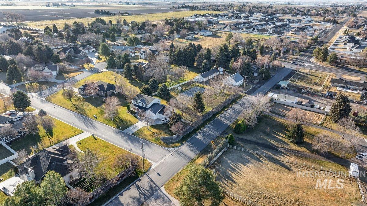 3018 Laurelwood Dr, Twin Falls, Idaho 83301, 4 Bedrooms, 3 Bathrooms, Residential For Sale, Price $919,000, 98977552