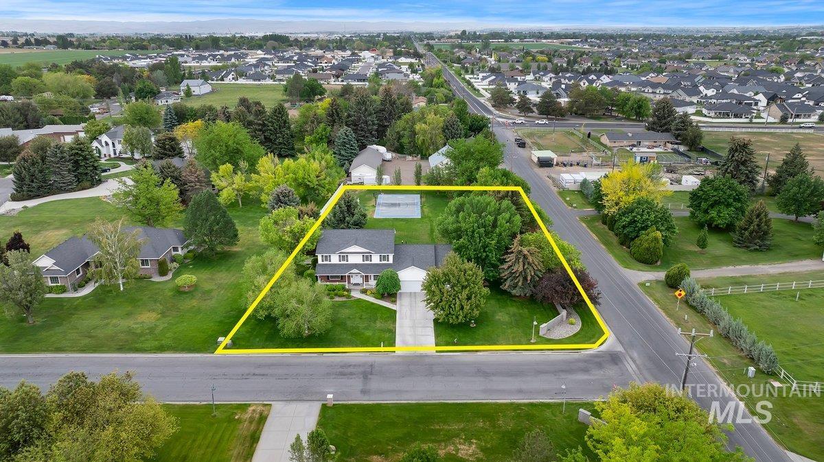3018 Laurelwood Dr, Twin Falls, Idaho 83301, 4 Bedrooms, 3 Bathrooms, Residential For Sale, Price $879,000,MLS 98977552