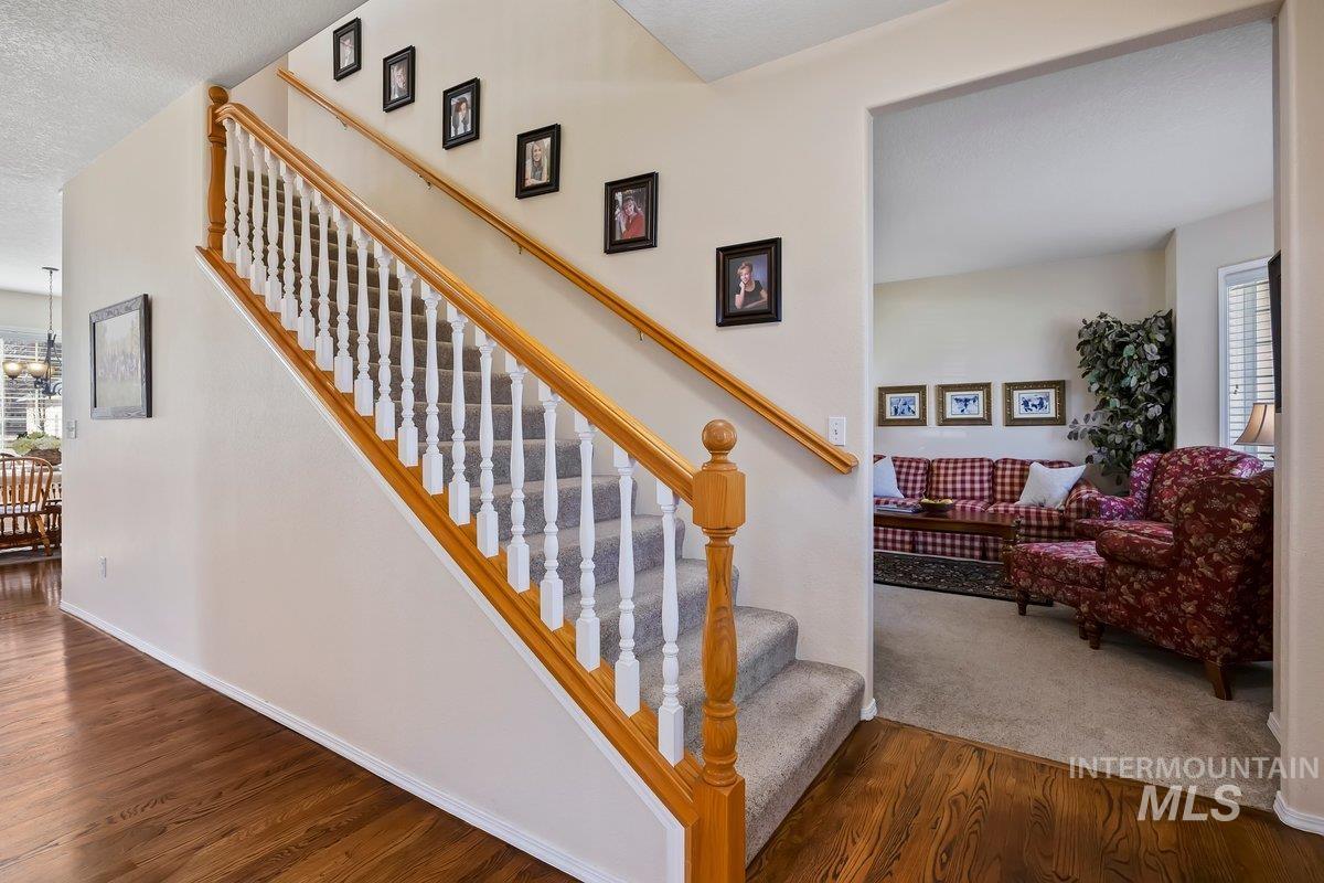 3018 Laurelwood Dr, Twin Falls, Idaho 83301, 4 Bedrooms, 3 Bathrooms, Residential For Sale, Price $919,000, 98977552