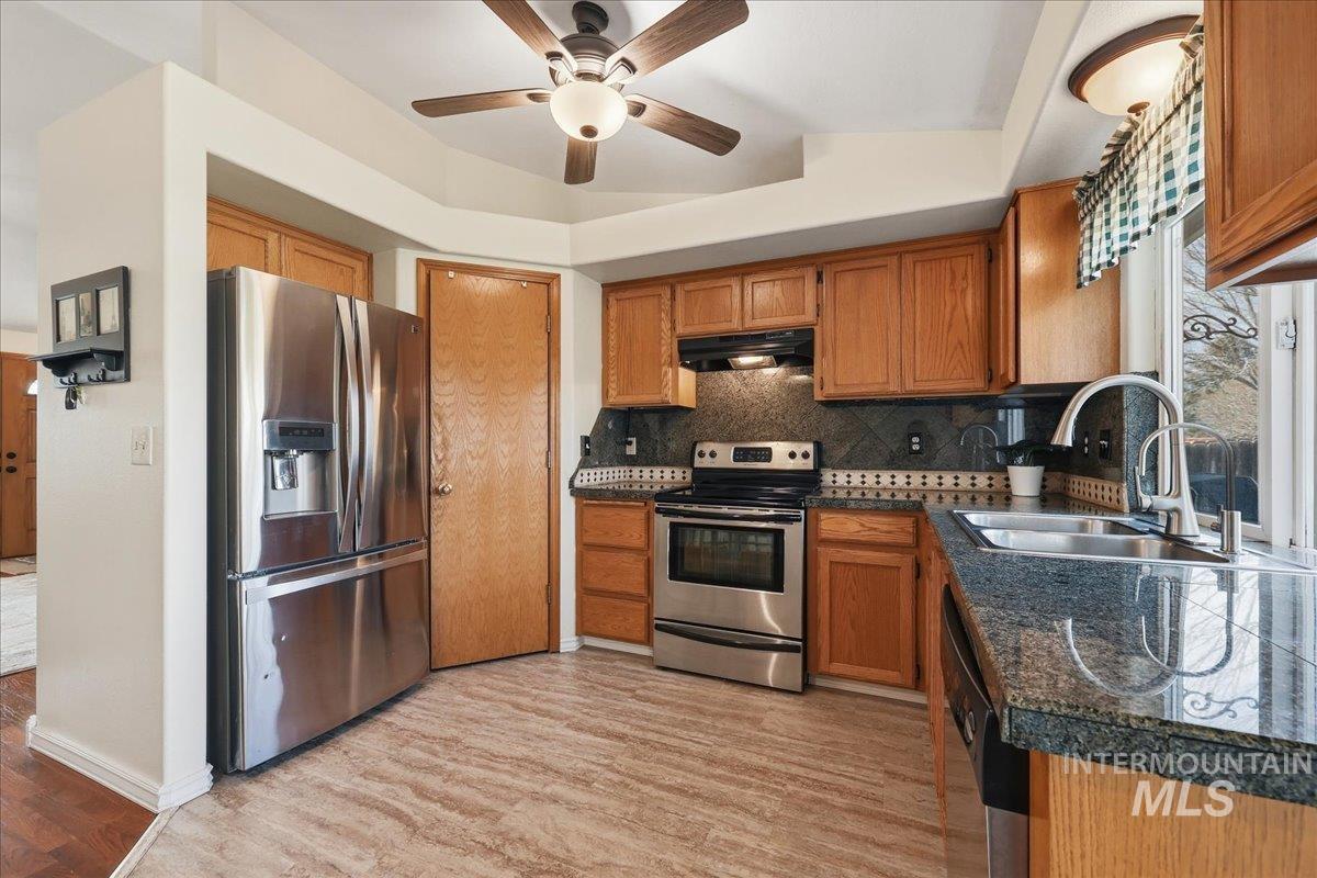 3864 E Wormwood Ct, Boise, Idaho 83716, 3 Bedrooms, 2 Bathrooms, Residential For Sale, Price $469,900,MLS 98977555