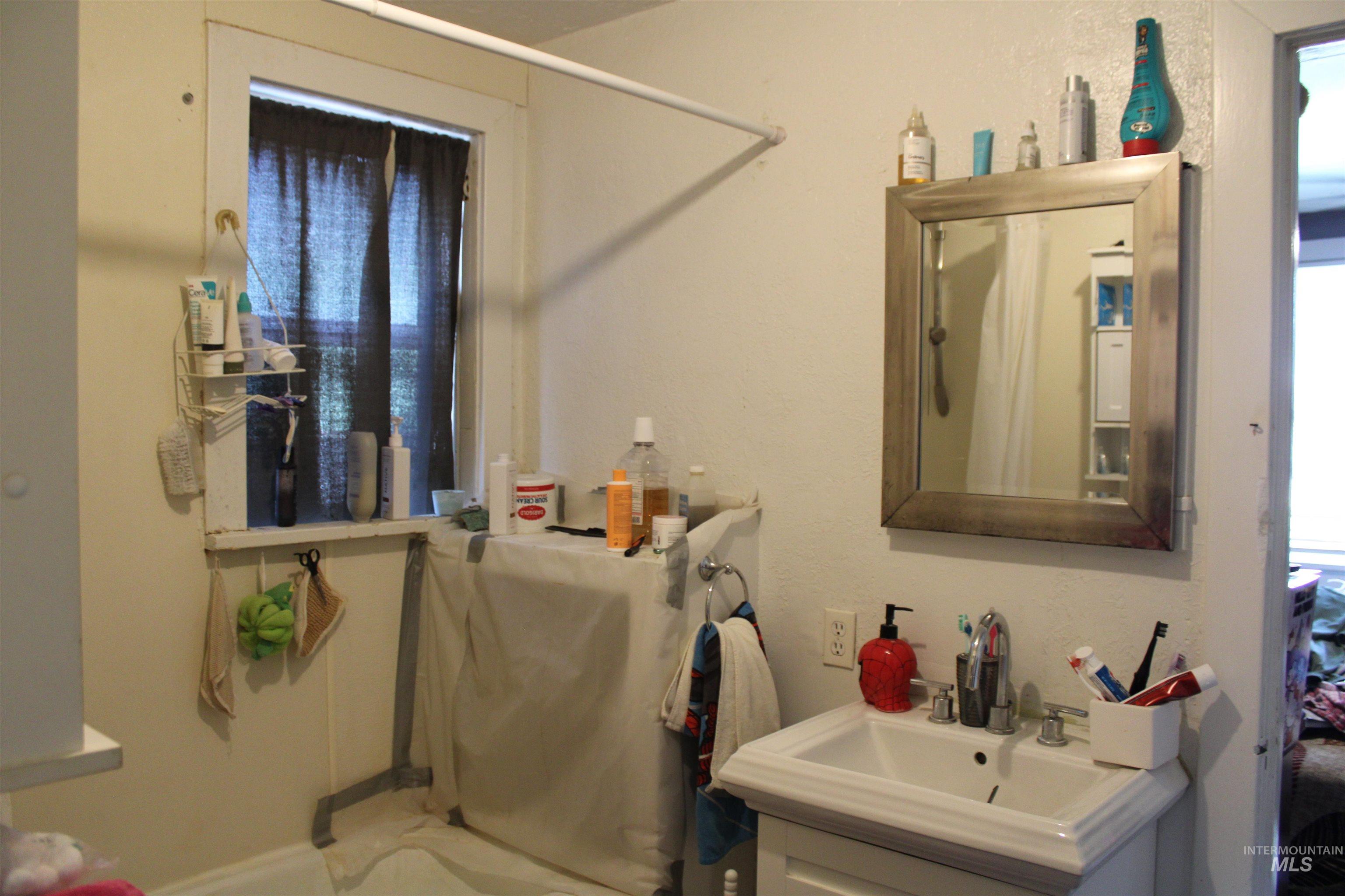 312 E D, Jerome, Idaho 83338, 2 Bedrooms, 1 Bathroom, Residential For Sale, Price $220,000,MLS 98977558