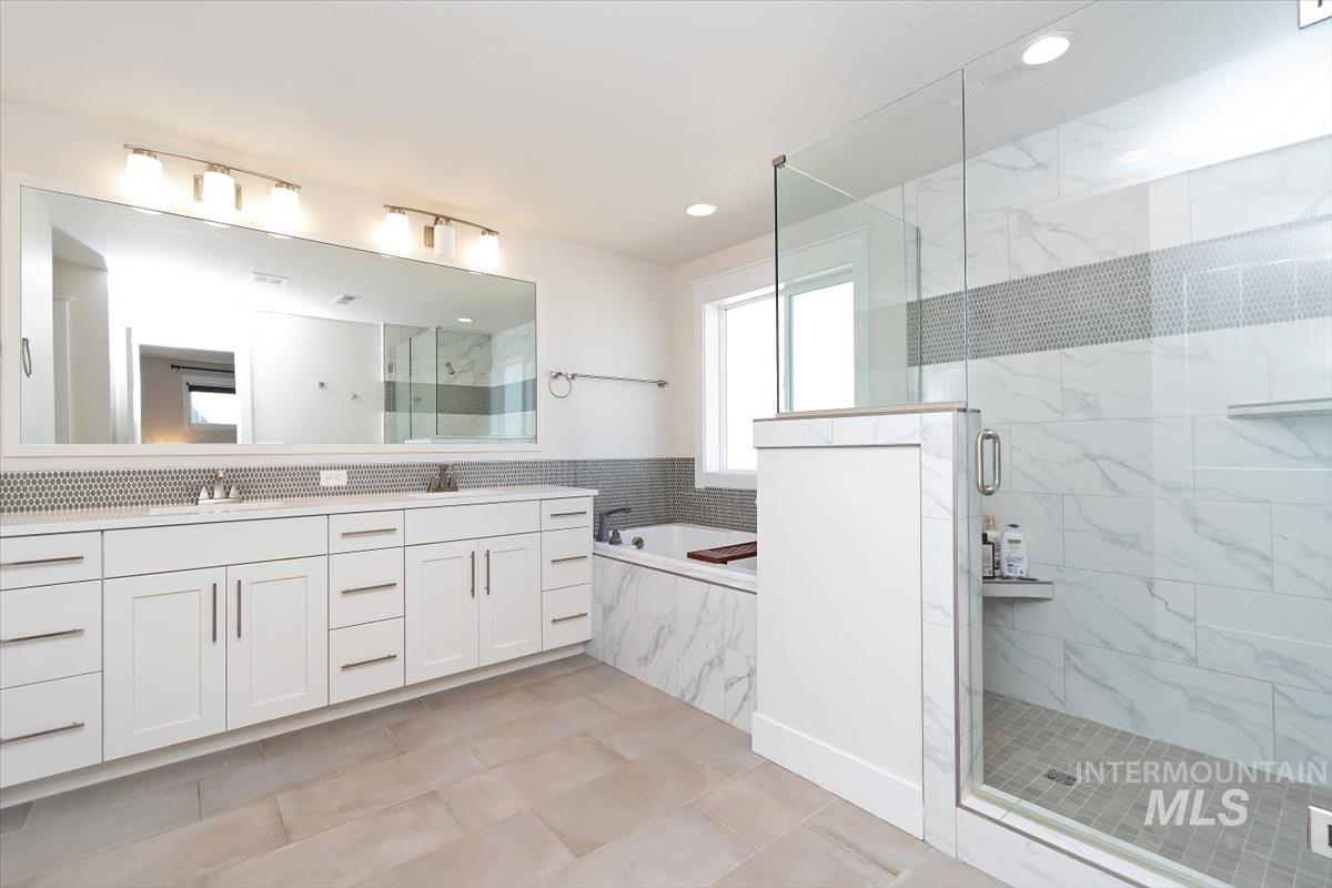 1372 W Tiger Eye, Kuna, Idaho 83634, 5 Bedrooms, 2.5 Bathrooms, Residential For Sale, Price $630,000,MLS 98977559