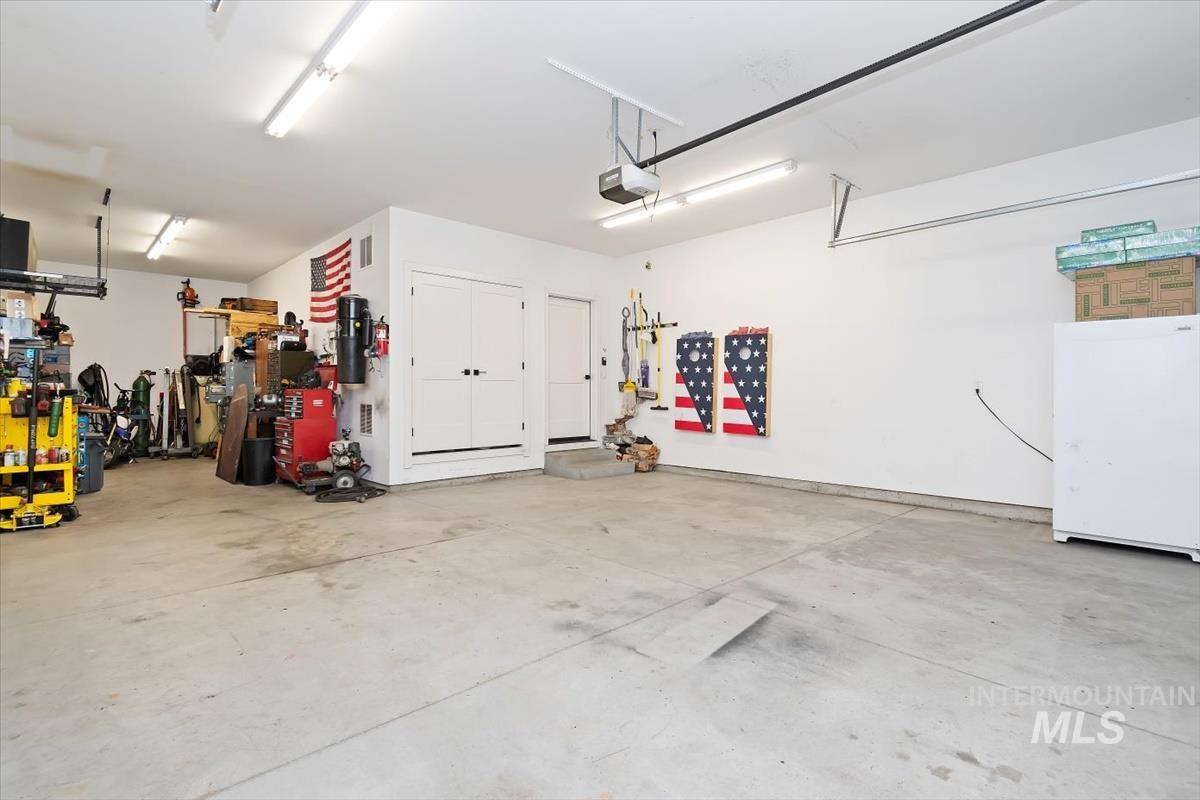 1372 W Tiger Eye, Kuna, Idaho 83634, 5 Bedrooms, 2.5 Bathrooms, Residential For Sale, Price $630,000,MLS 98977559