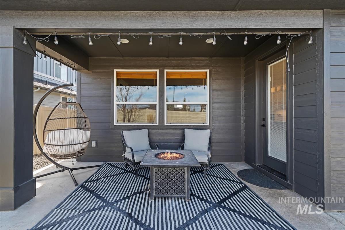 1372 W Tiger Eye, Kuna, Idaho 83634, 5 Bedrooms, 2.5 Bathrooms, Residential For Sale, Price $630,000,MLS 98977559