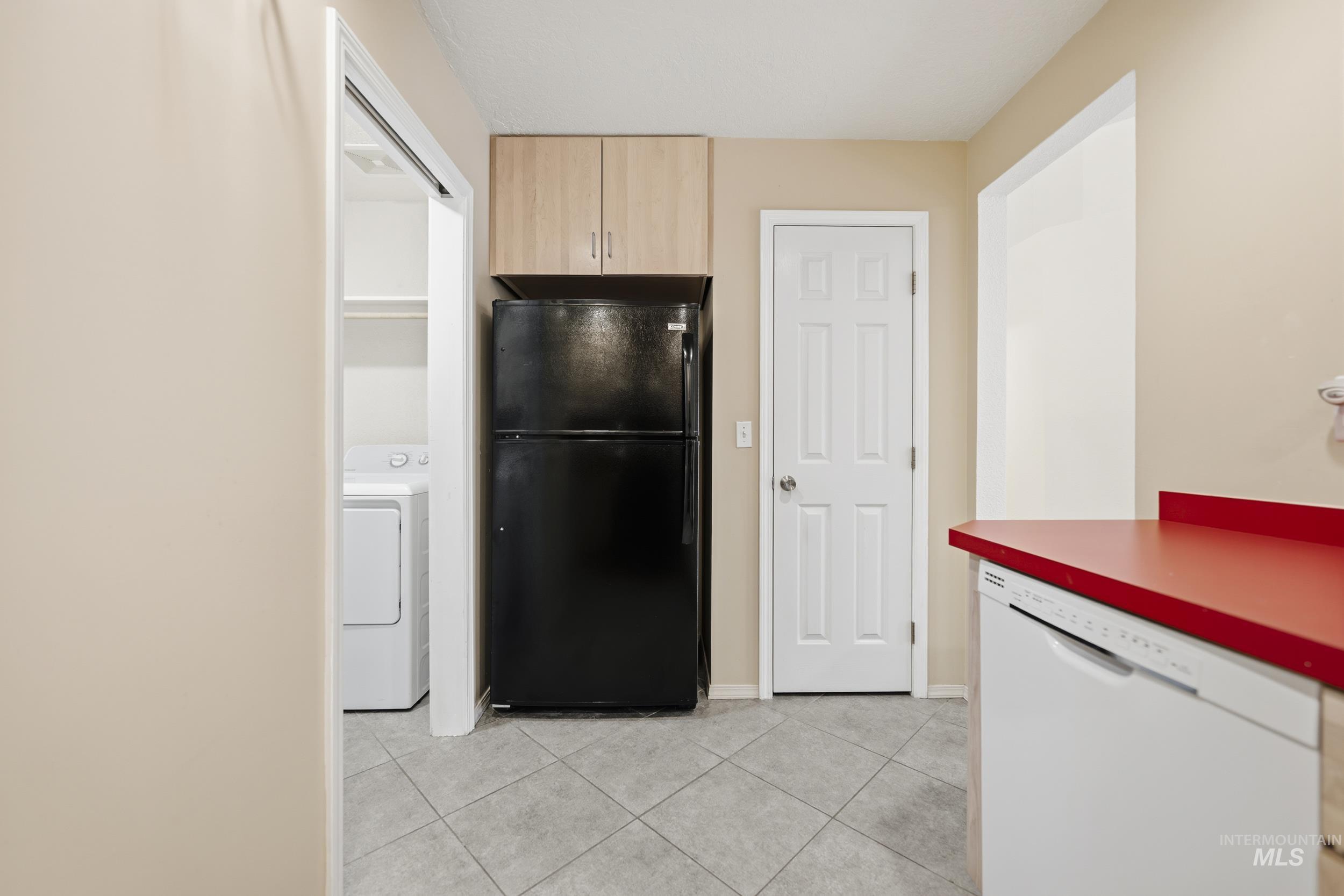 4617 N Carlsbad Way, Boise, Idaho 83703-6420, 3 Bedrooms, 2 Bathrooms, Residential For Sale, Price $409,000,MLS 98977562