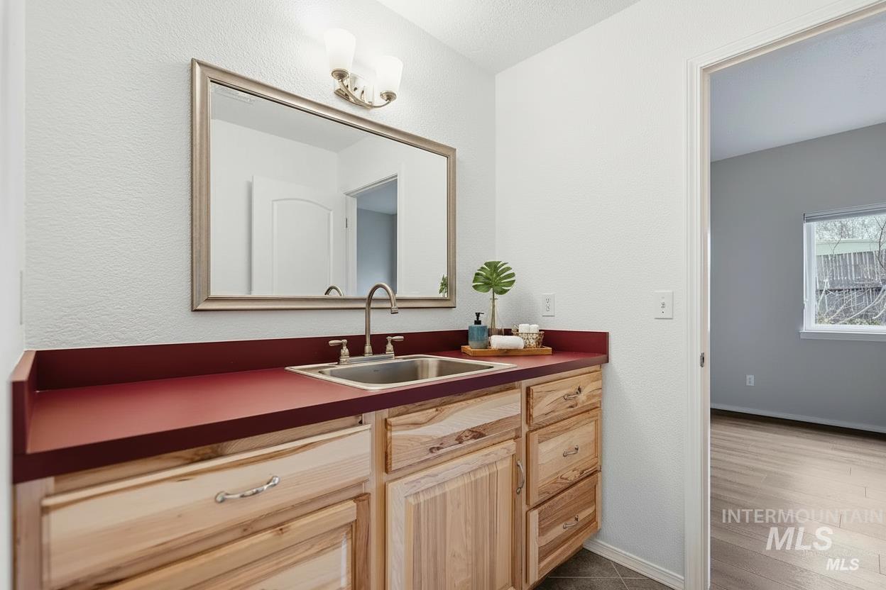 4617 N Carlsbad Way, Boise, Idaho 83703, 3 Bedrooms, 2 Bathrooms, Residential For Sale, Price $389,999,MLS 98977562