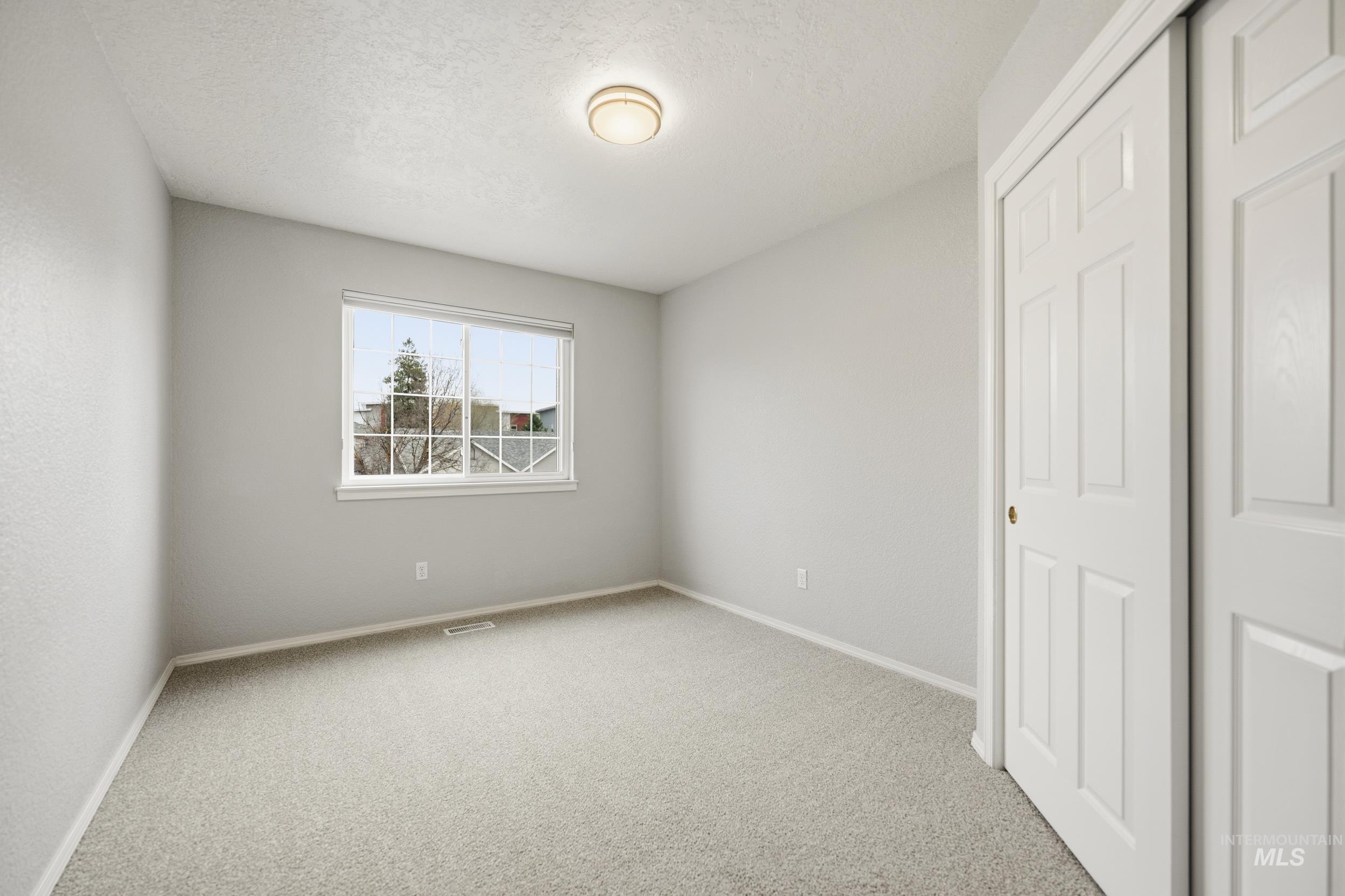 4617 N Carlsbad Way, Boise, Idaho 83703, 3 Bedrooms, 2 Bathrooms, Residential For Sale, Price $389,999,MLS 98977562