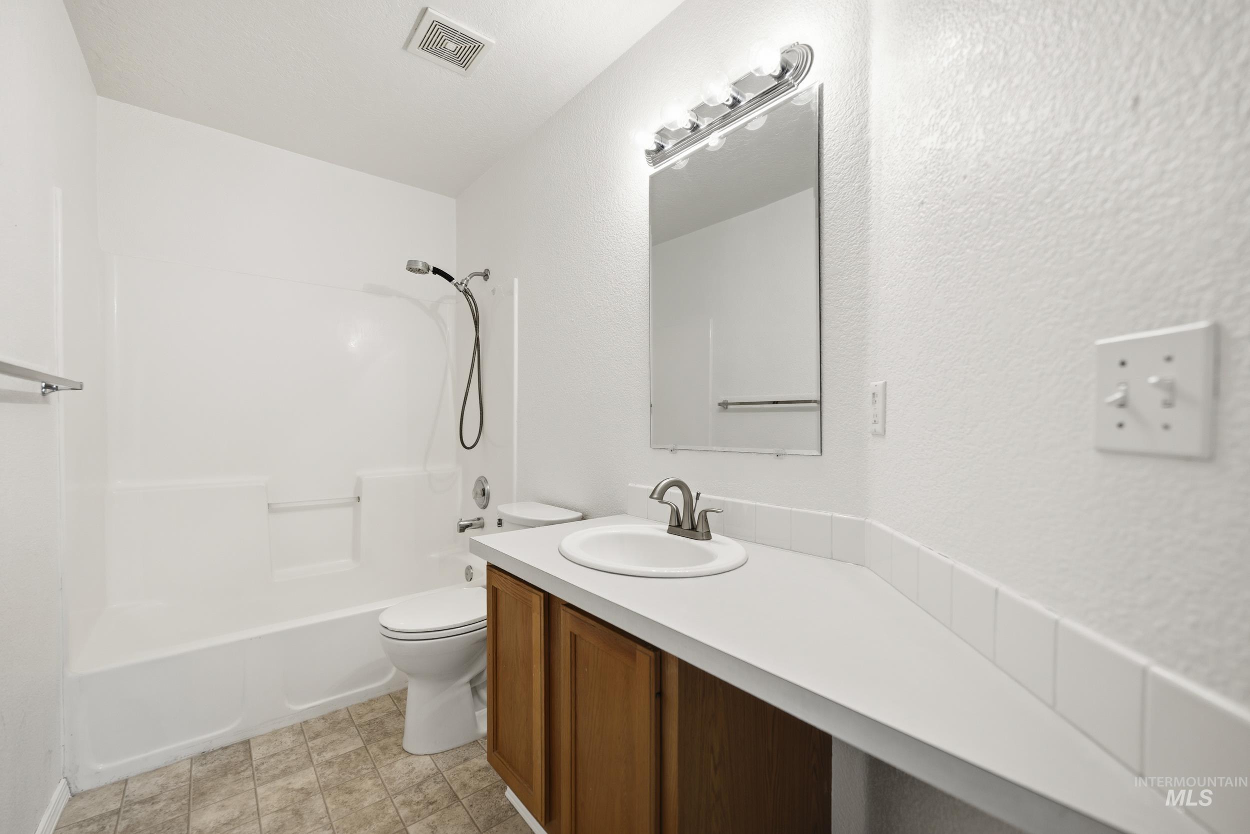 4617 N Carlsbad Way, Boise, Idaho 83703, 3 Bedrooms, 2 Bathrooms, Residential For Sale, Price $389,999,MLS 98977562