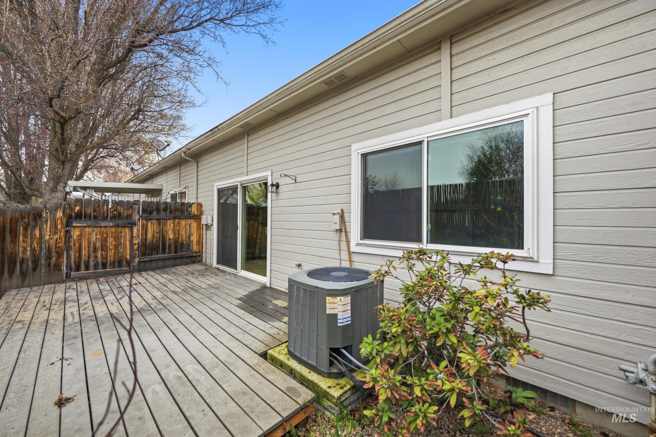 4617 N Carlsbad Way, Boise, Idaho 83703-6420, 3 Bedrooms, 2 Bathrooms, Residential For Sale, Price $409,000,MLS 98977562