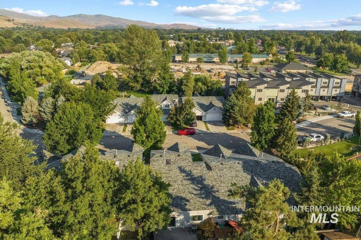 4617 N Carlsbad Way, Boise, Idaho 83703, 3 Bedrooms, 2 Bathrooms, Residential For Sale, Price $389,999,MLS 98977562