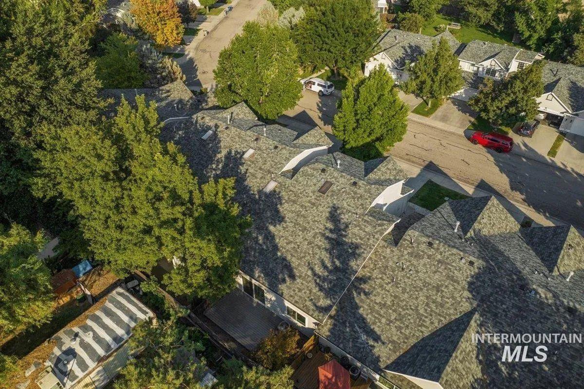 4617 N Carlsbad Way, Boise, Idaho 83703-6420, 3 Bedrooms, 2 Bathrooms, Residential For Sale, Price $409,000,MLS 98977562