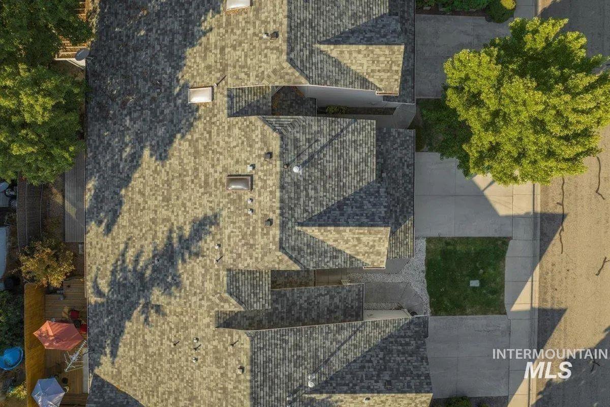 4617 N Carlsbad Way, Boise, Idaho 83703-6420, 3 Bedrooms, 2 Bathrooms, Residential For Sale, Price $409,000,MLS 98977562