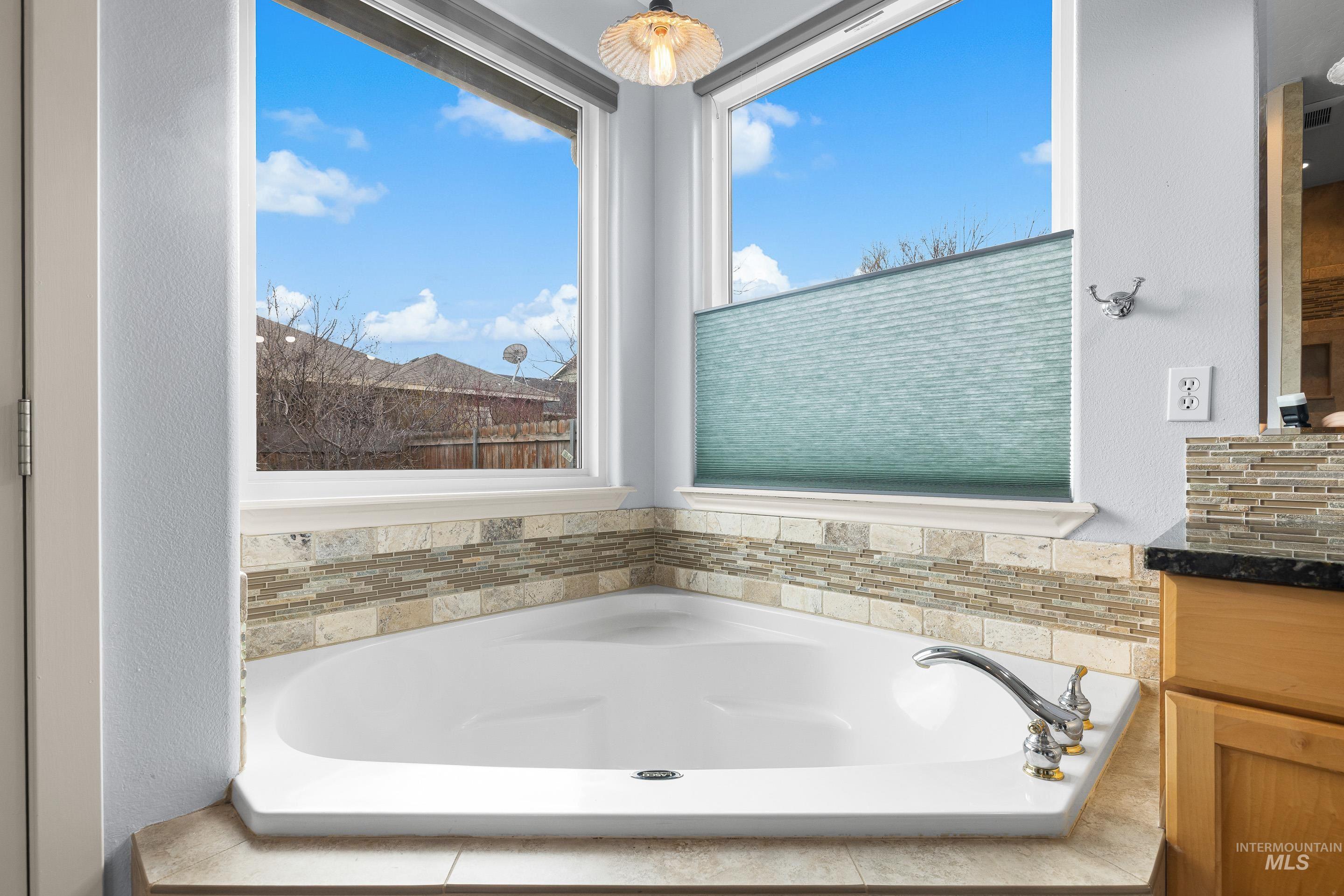 3021 E Green Canyon Dr, Meridian, Idaho 83642, 3 Bedrooms, 2 Bathrooms, Residential For Sale, Price $525,000,MLS 98977566