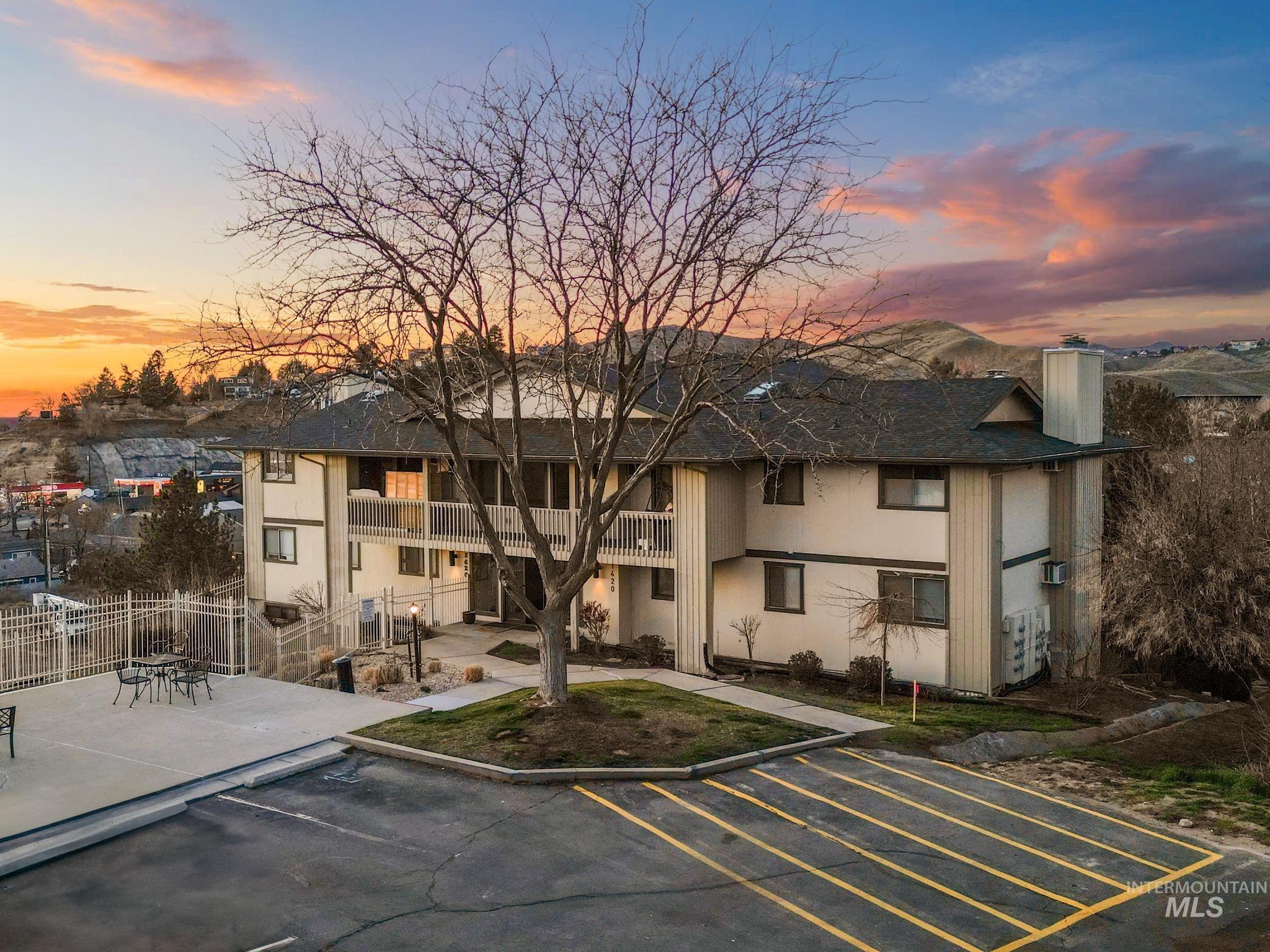 1420 W Camel Back Lane, Boise, Idaho 83702, 1 Bedroom, 1 Bathroom, Residential For Sale, Price $369,000,MLS 98977571