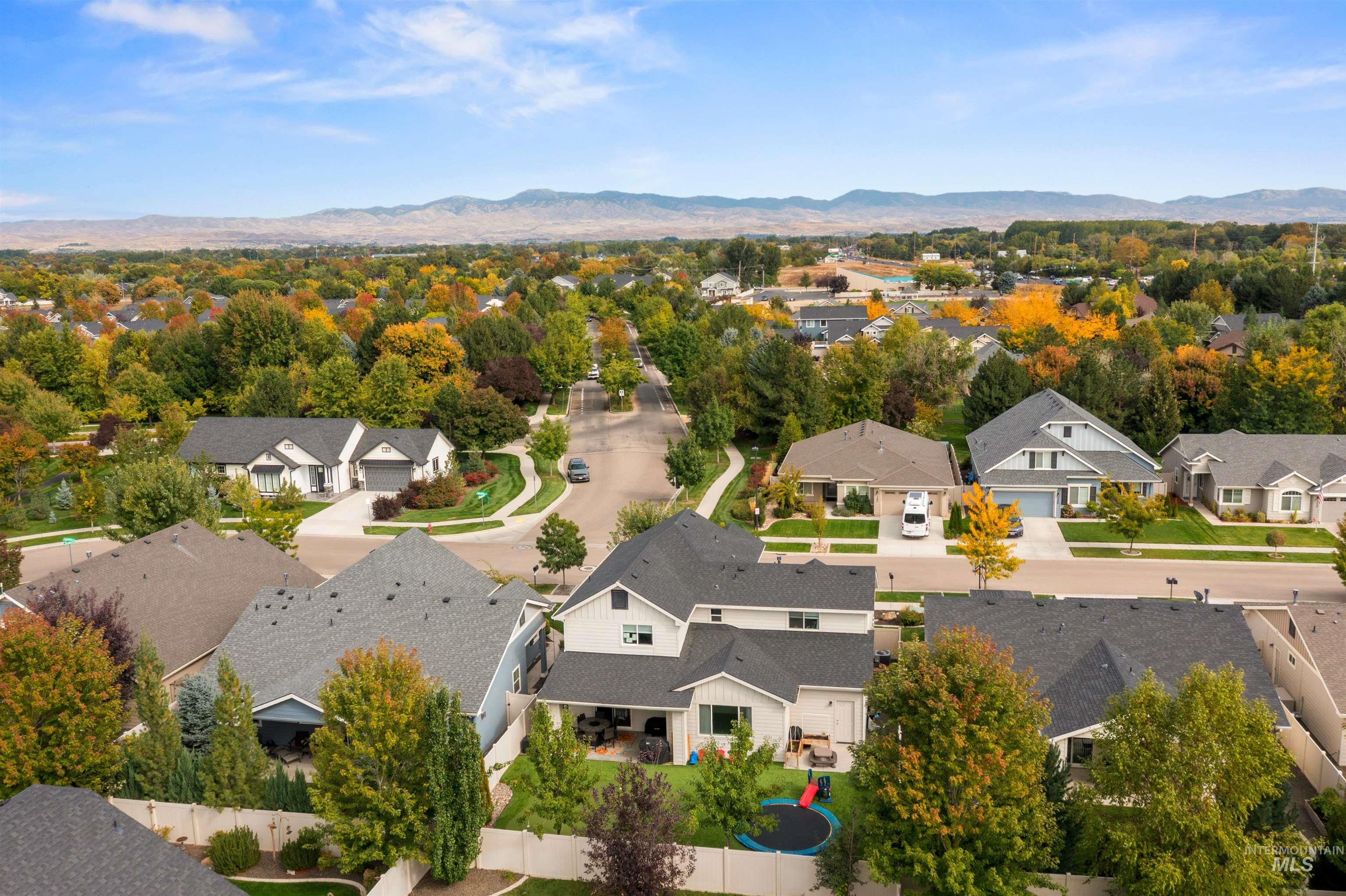 365 N Tullshire Ave., Eagle, Idaho 83616, 4 Bedrooms, 3.5 Bathrooms, Residential For Sale, Price $755,000,MLS 98977574