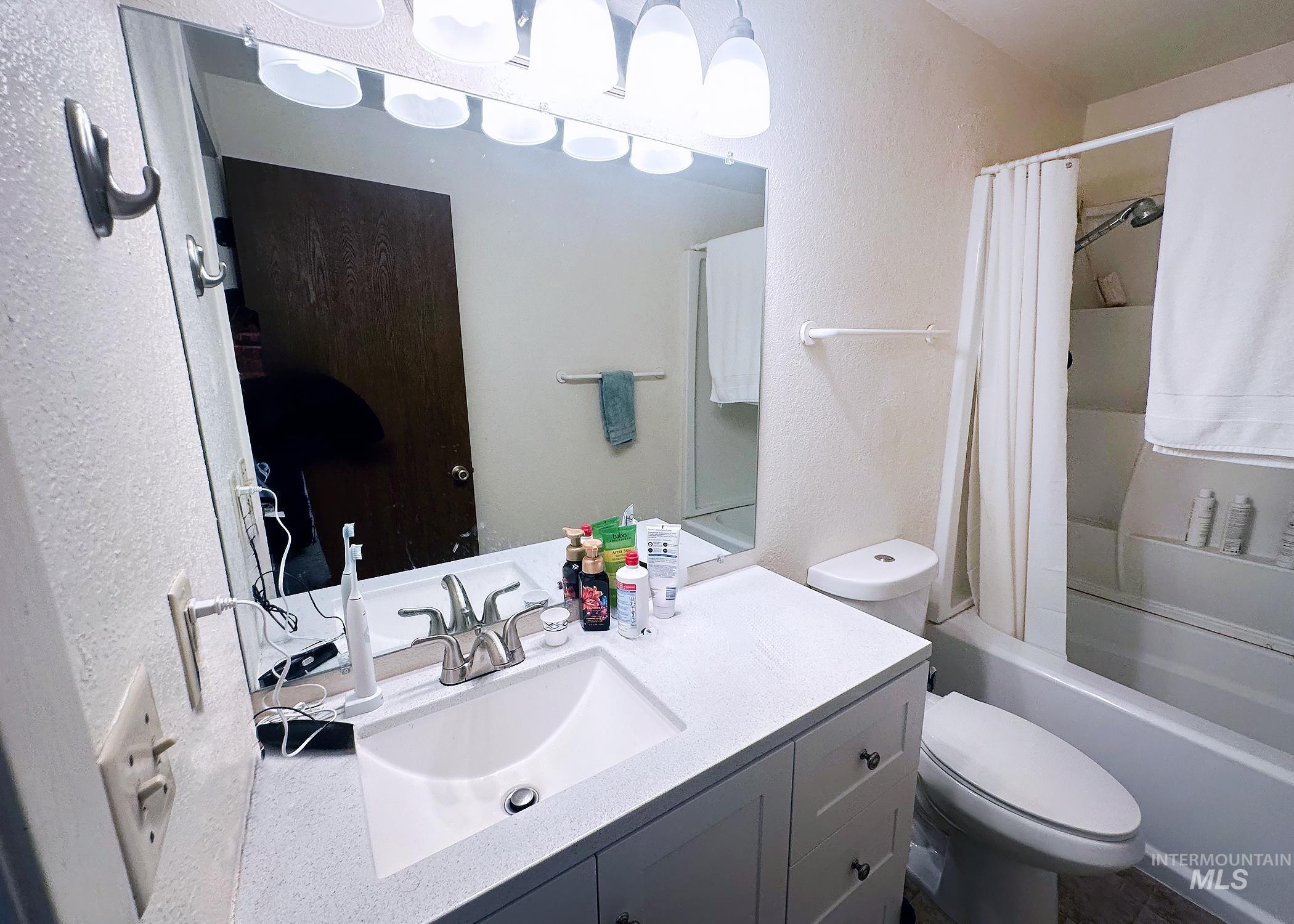 5111 - 5113 W Denton St, Boise, Idaho 83706, 2 Bedrooms, 1 Bathroom, Residential Income For Sale, Price $499,500,MLS 98977575