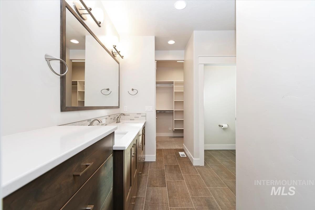 6230 N Bolsena Lane, Meridian, Idaho 83646-7601, 2 Bedrooms, 2 Bathrooms, Residential For Sale, Price $609,000, 98977579