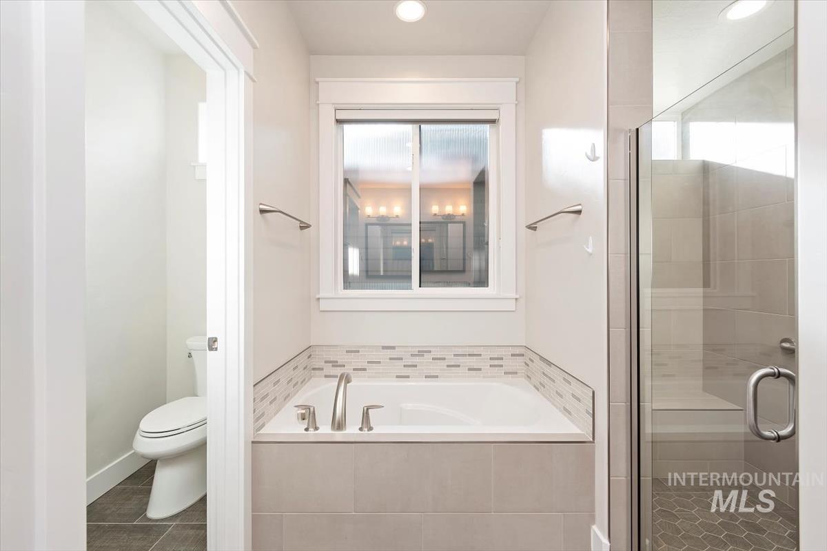 6230 N Bolsena Lane, Meridian, Idaho 83646-7601, 2 Bedrooms, 2 Bathrooms, Residential For Sale, Price $609,000, 98977579