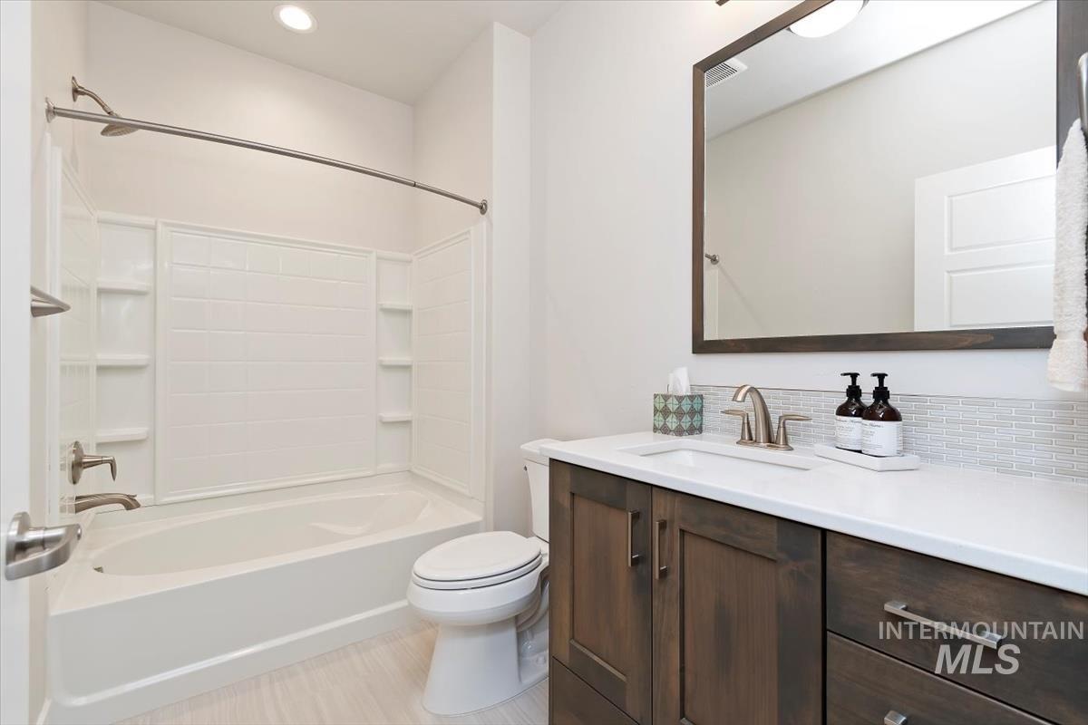 6230 N Bolsena Lane, Meridian, Idaho 83646-7601, 2 Bedrooms, 2 Bathrooms, Residential For Sale, Price $609,000, 98977579