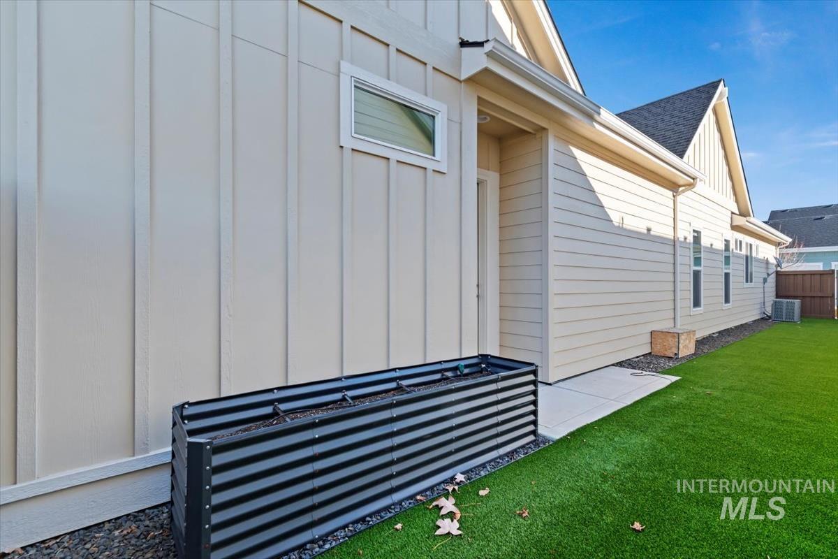 6230 N Bolsena Lane, Meridian, Idaho 83646-7601, 2 Bedrooms, 2 Bathrooms, Residential For Sale, Price $609,000, 98977579