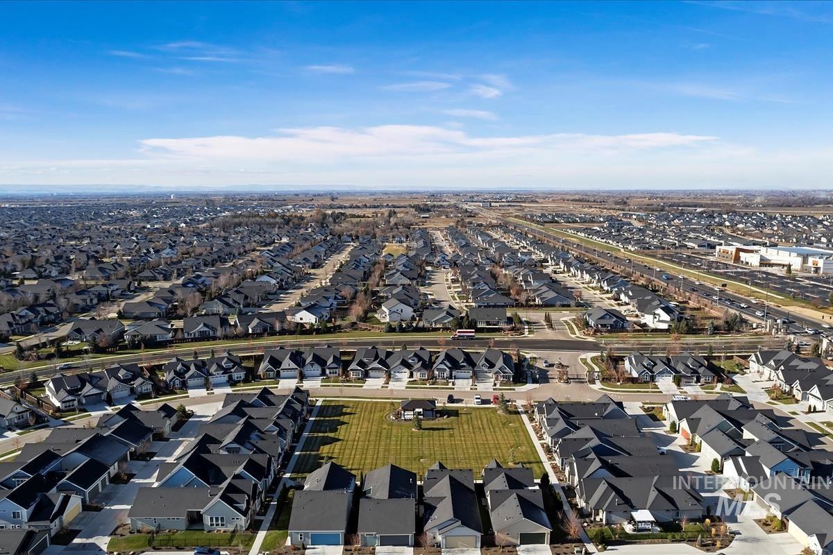 6230 N Bolsena Lane, Meridian, Idaho 83646-7601, 2 Bedrooms, 2 Bathrooms, Residential For Sale, Price $609,000, 98977579