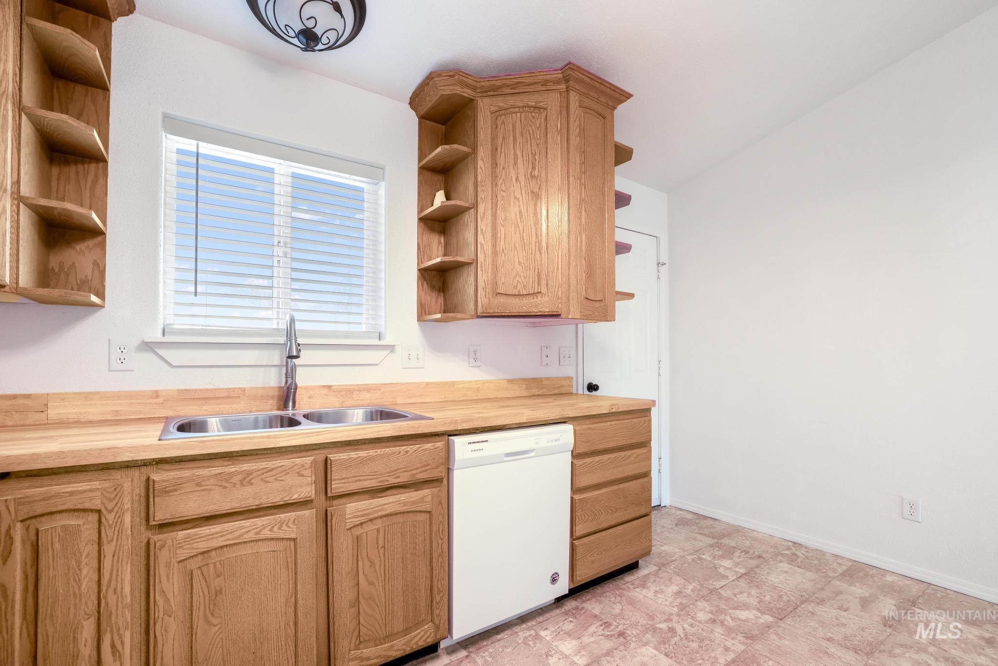 1218 Inca Dr, Twin Falls, Idaho 83301-8723, 3 Bedrooms, 2 Bathrooms, Residential For Sale, Price $310,000, 98977580