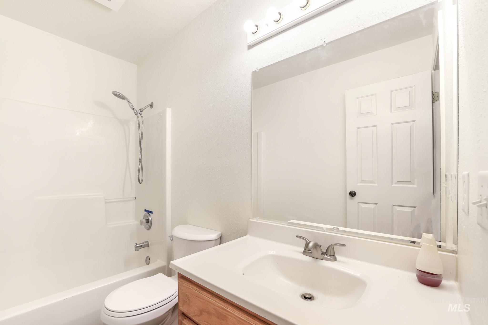 1218 Inca Dr, Twin Falls, Idaho 83301-8723, 3 Bedrooms, 2 Bathrooms, Residential For Sale, Price $310,000, 98977580