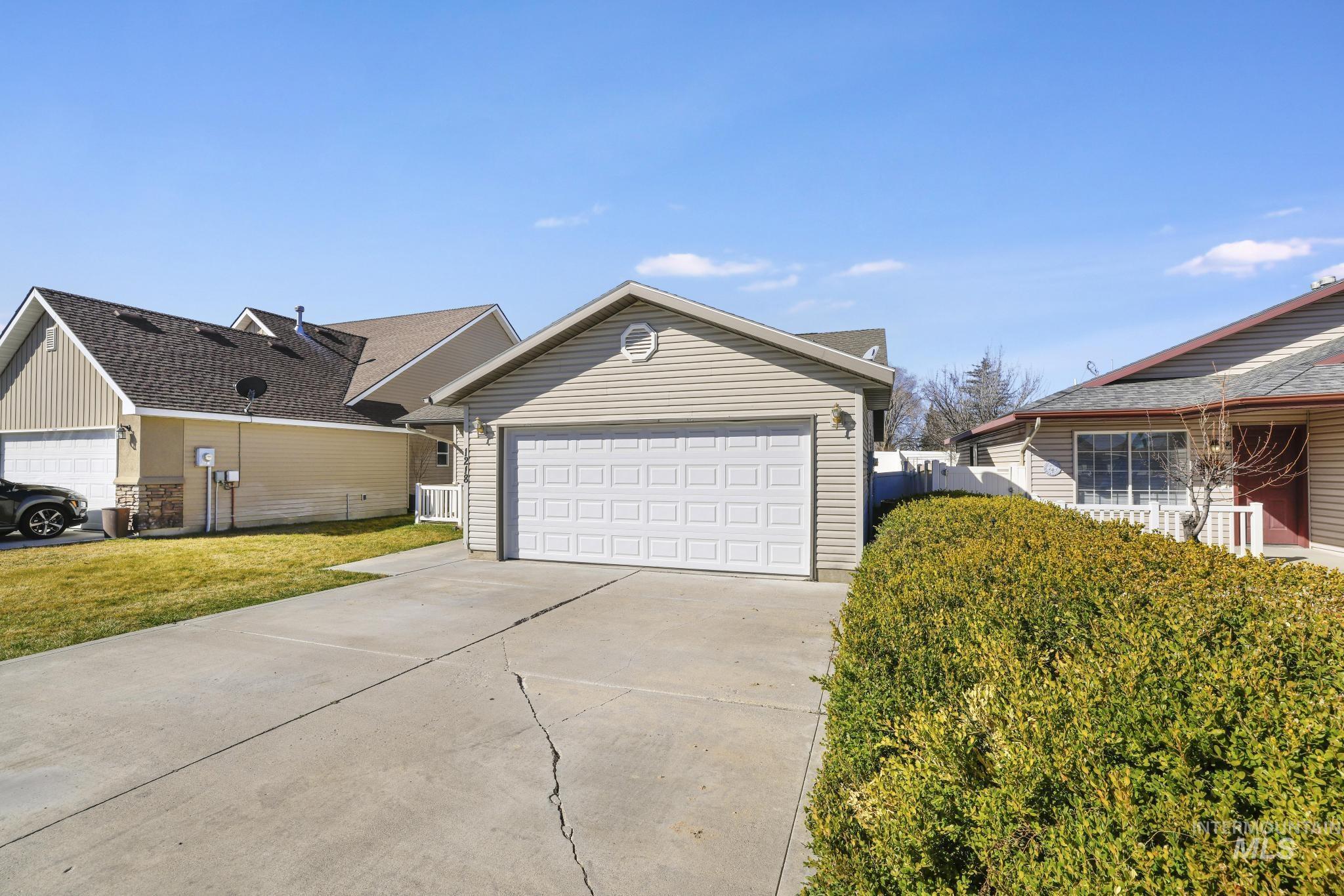 1218 Inca Dr, Twin Falls, Idaho 83301-8723, 3 Bedrooms, 2 Bathrooms, Residential For Sale, Price $310,000, 98977580