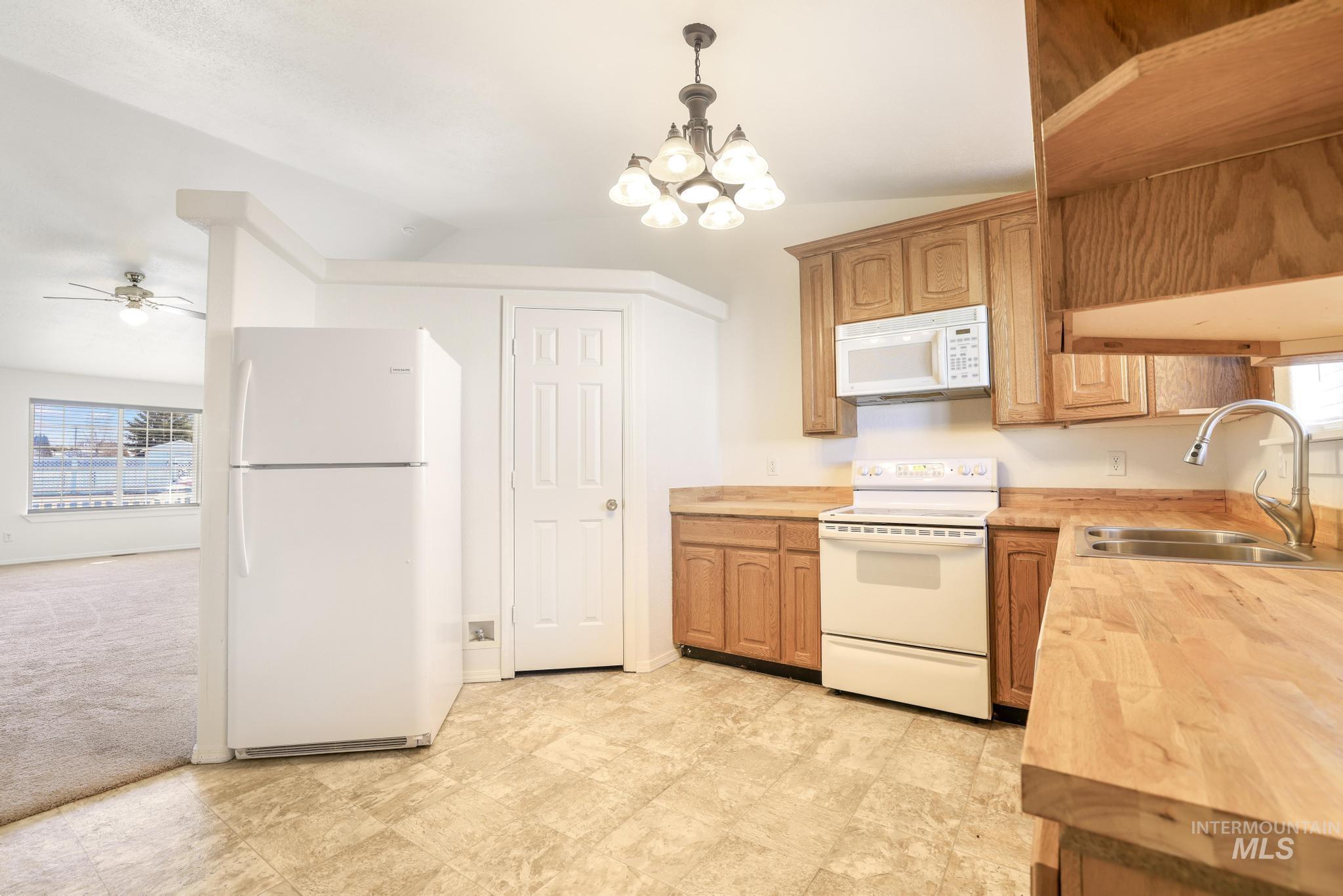 1218 Inca Dr, Twin Falls, Idaho 83301-8723, 3 Bedrooms, 2 Bathrooms, Residential For Sale, Price $310,000, 98977580