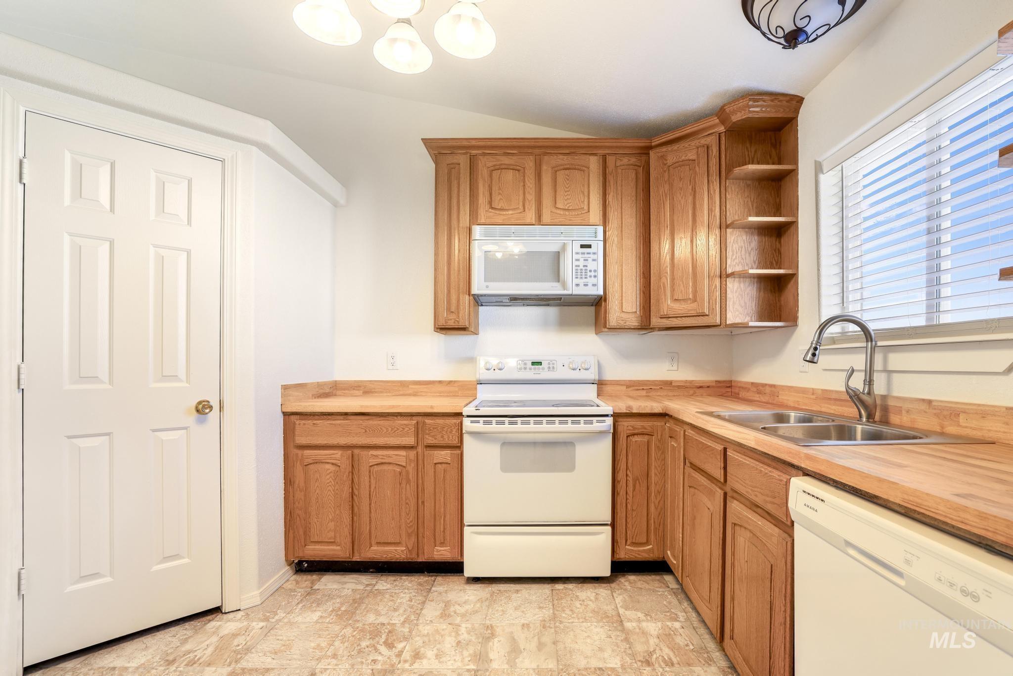 1218 Inca Dr, Twin Falls, Idaho 83301-8723, 3 Bedrooms, 2 Bathrooms, Residential For Sale, Price $310,000, 98977580