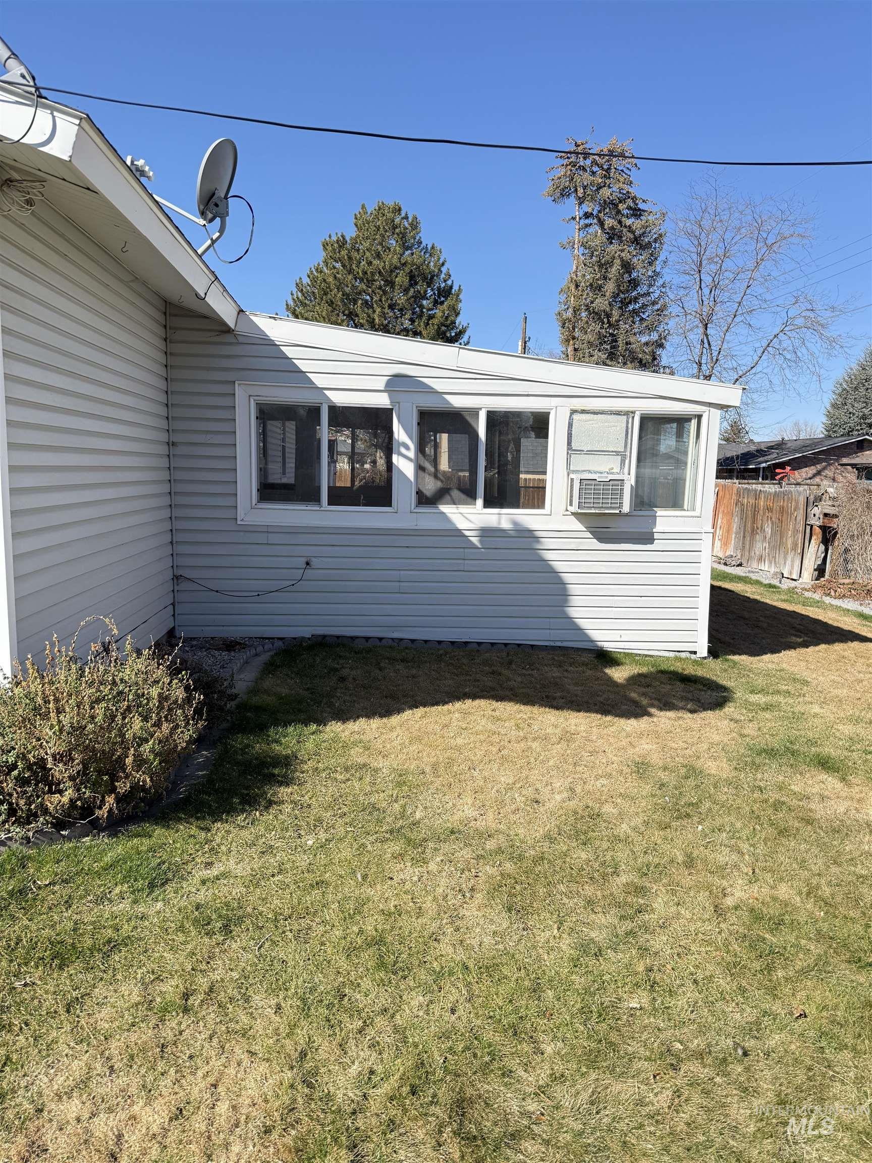 1605 Targhee Dr, Twin Falls, Idaho 83301-3547, 3 Bedrooms, 2 Bathrooms, Residential For Sale, Price $339,900, 98977582