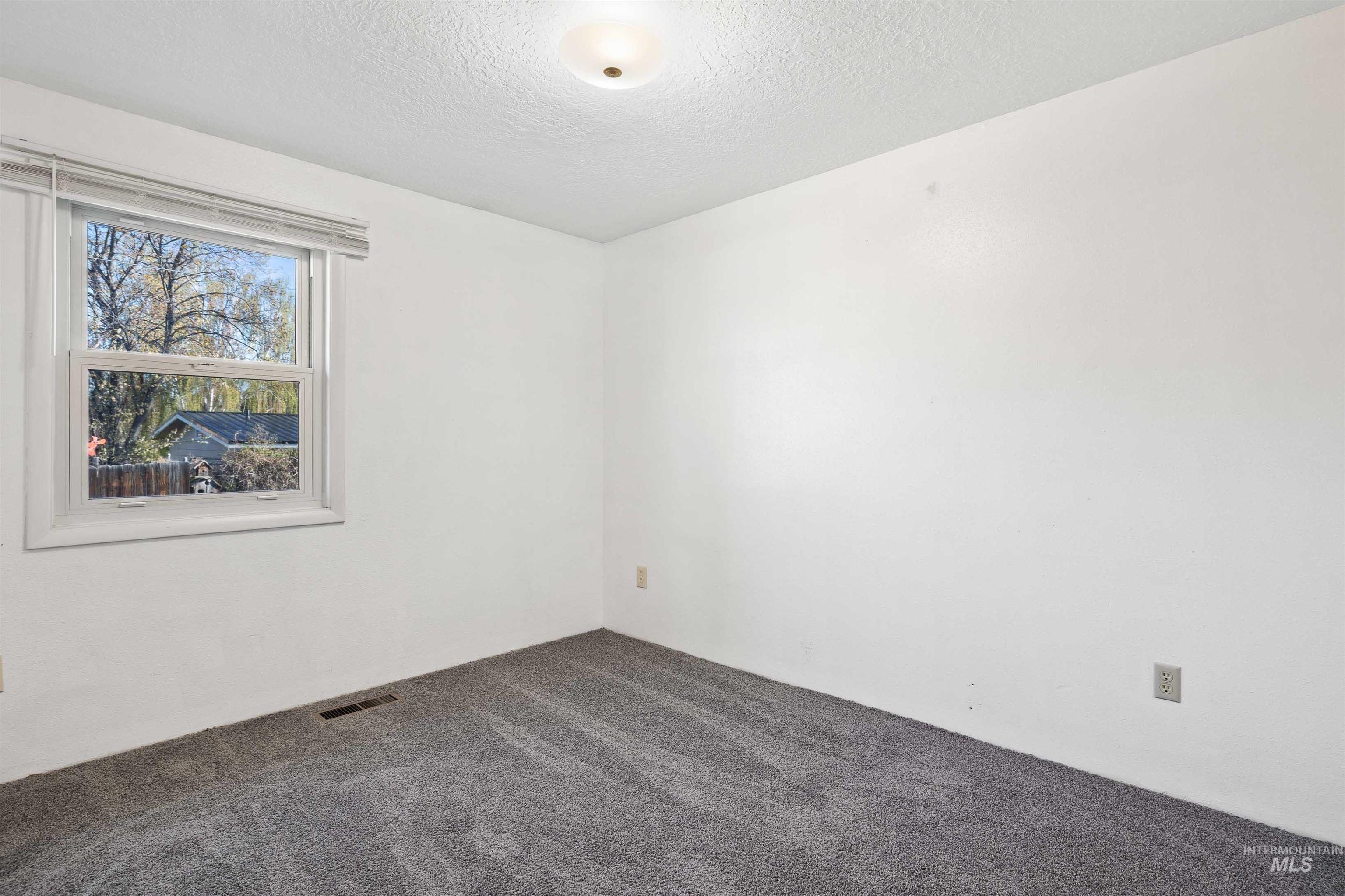 1605 Targhee Dr, Twin Falls, Idaho 83301-3547, 3 Bedrooms, 2 Bathrooms, Residential For Sale, Price $339,900, 98977582